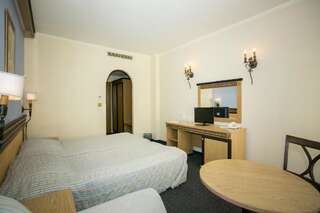 Курортные отели Atrium Beach Hotel - All Inclusive Елените Двухместный номер с 1 кроватью и видом на парк (для 2 взрослых и 1 ребенка в возрасте до 11 лет)-10